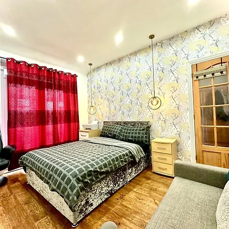 One Double Room And One Spacious Attic Room In Shared House, Free Wifi, Free Parking, Amazing View Chesterfield Exterior photo