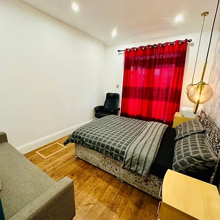 One Double Room And One Spacious Attic Room In Shared House, Free Wifi, Free Parking, Amazing View Chesterfield Exterior photo