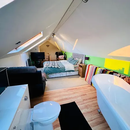 One Double Room And One Spacious Attic Room In Shared House, Free Wifi, Free Parking, Amazing View Chesterfield Exterior photo