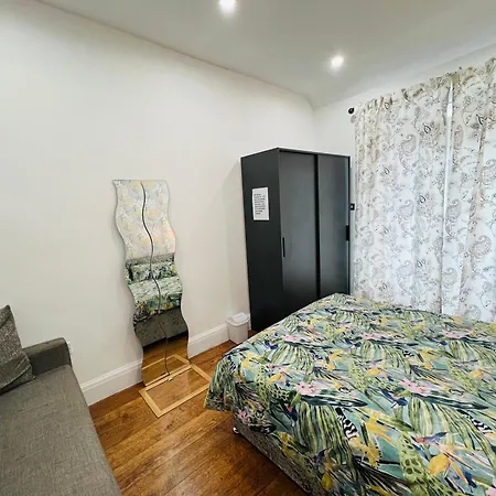 One Double Room And One Spacious Attic Room In Shared House, Free Wifi, Free Parking, Amazing View Chesterfield Exterior photo