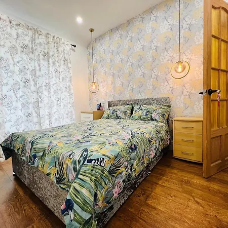 One Double Room And One Spacious Attic Room In Shared House, Free Wifi, Free Parking, Amazing View Chesterfield Exterior photo