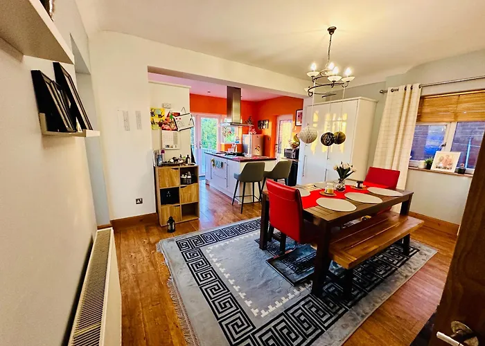 One Double Room And One Spacious Attic Room In Shared House, Free Wifi, Free Parking, Amazing View
