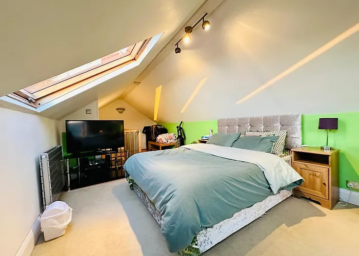 One Double Room And One Spacious Attic Room In Shared House, Free Wifi, Free Parking, Amazing View