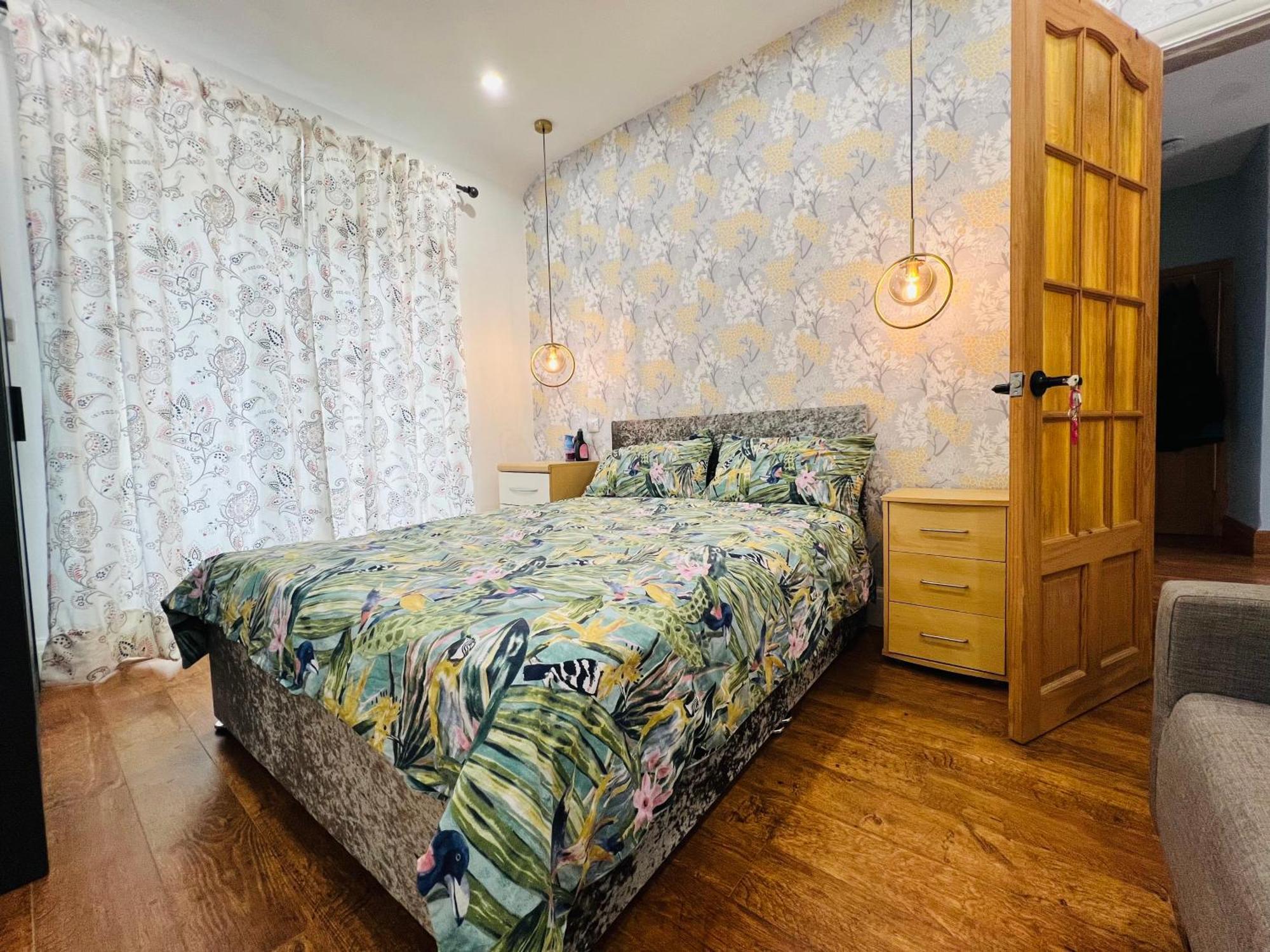 Alloggio in famiglia One Double And One Spacious Attic In Shared House, Free Wifi, Free Parking, Amazing View *